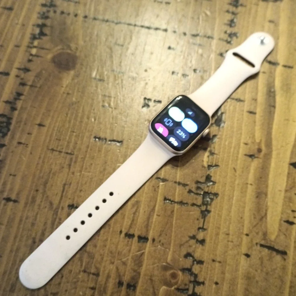 Apple Watch SE 40mm Gold Aluminum GPS Smartwatch UNLOCKED FC